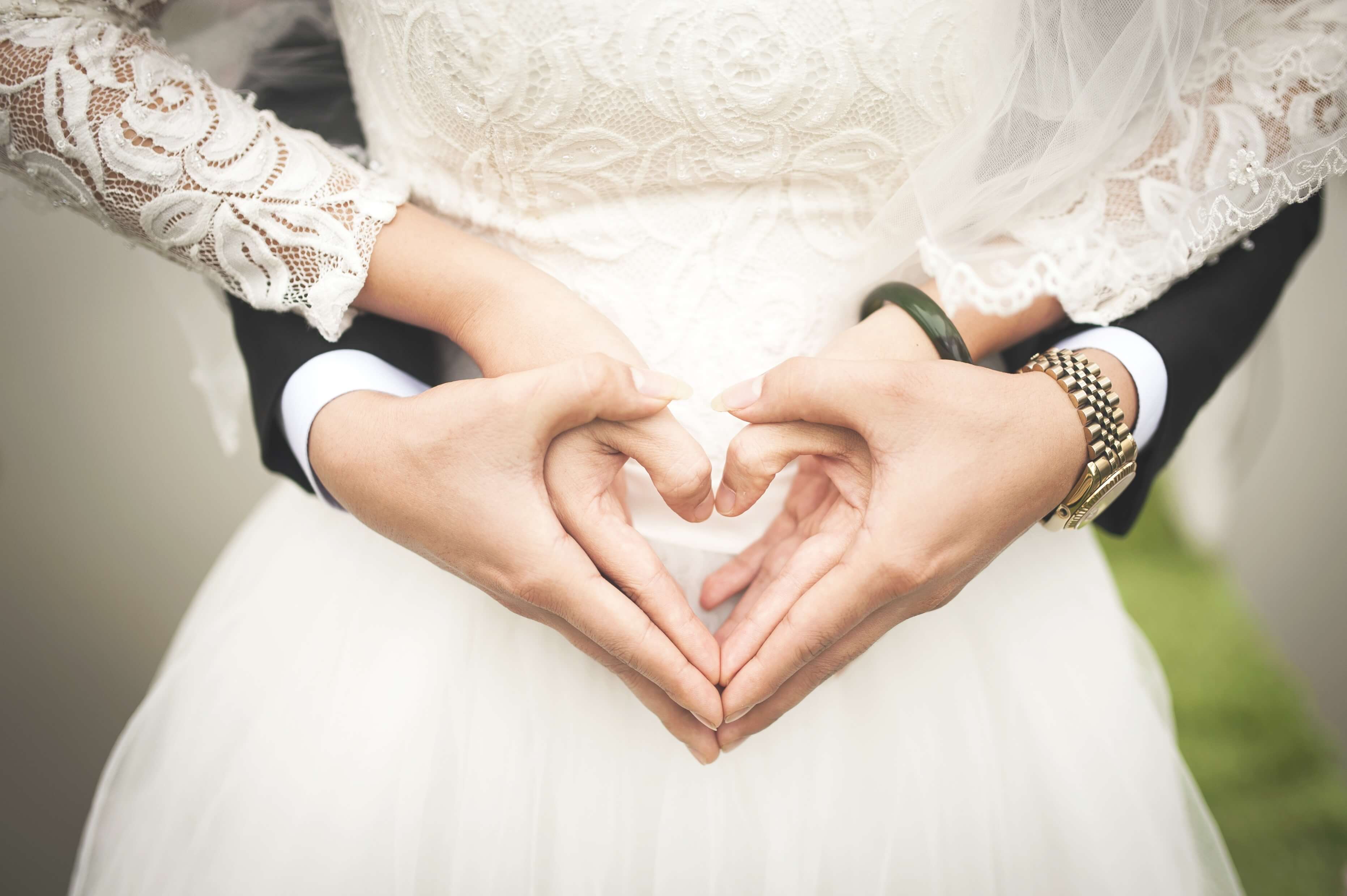 How to Photograph a Wedding