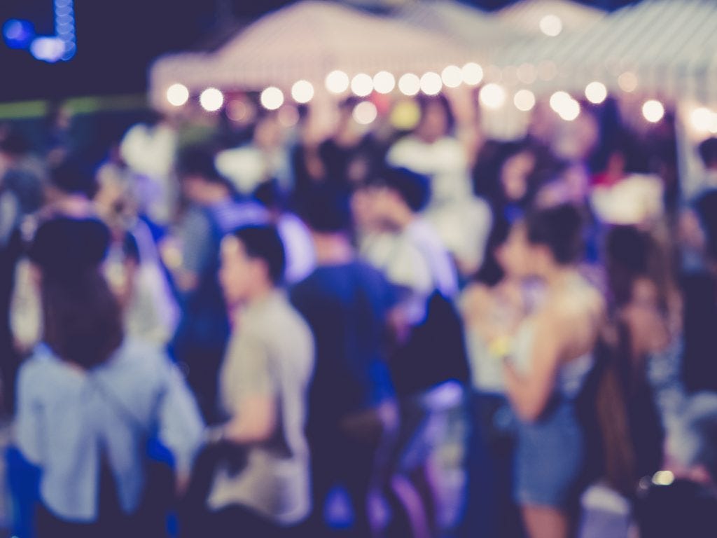 outdoor-party-blurry-image